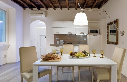 Roman Ghetto Apartment | Chiavari 2 Bed/2 Bath Apt in Campo de Fiori