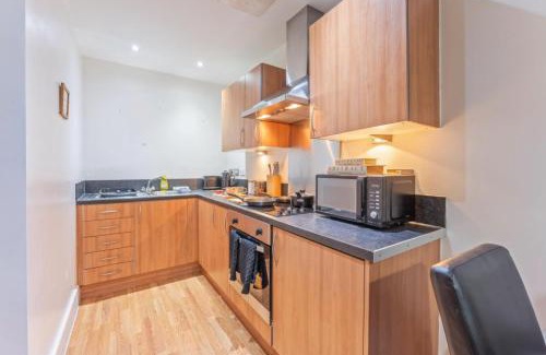 Theatreland Birmingham Apartment | Chic 1-Bed Apartment with Balcony, Family-Friendly, Free Parking and WiFi, Accommodates 3
