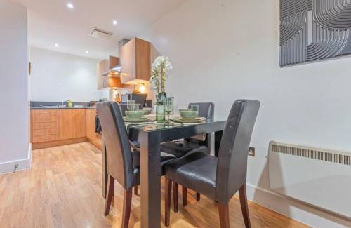 Theatreland Birmingham Apartment | Chic 1-Bed Apartment with Balcony, Family-Friendly, Free Parking and WiFi, Accommodates 3