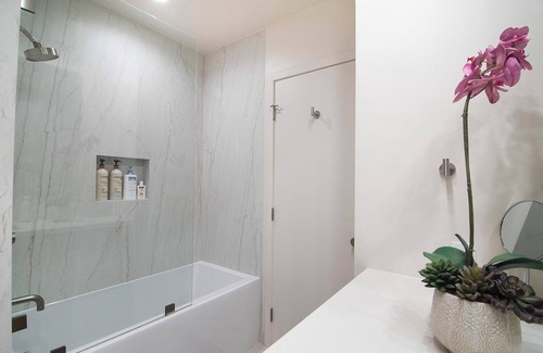 West Hollywood Hotel | Chic 1 Bed/Bath in West Hollywood
