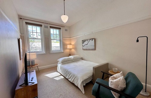 Kings Cross Apartment | Chic 1-Bed unit at Potts Point