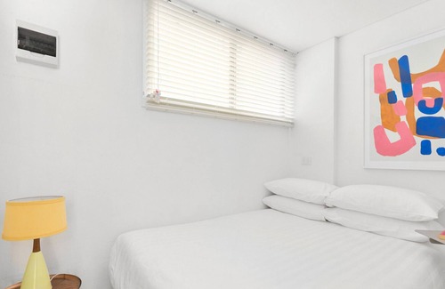 Rushcutters Bay Apartment | Chic 1-Bed with Patio & Pool in Rushcutters Bay