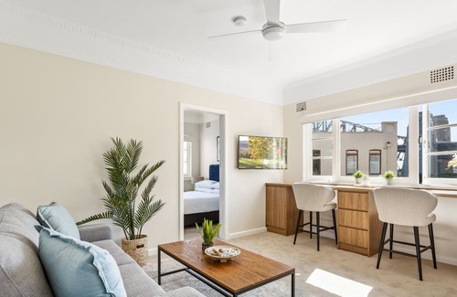 Kirribilli Apartment | Chic 1-Bed with Glimpses of the Harbour Bridge
