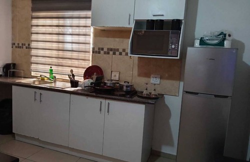Greater Johannesburg Metropolitan Area Apartment | Chic 1-bedroom apartment in wonderful Johannesburg South with WiFi, AC