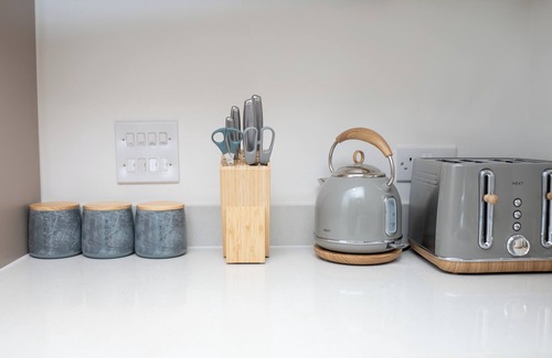 Central Milton Keynes Apartment | Chic 1-bedroom apartment in Milton Keynes with WiFi & Gym access