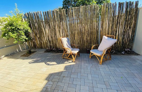 Windhoek Apartment | Chic 1-bedroom apartment with WiFi, AC in peaceful Windhoek