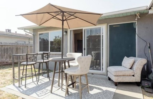 El Cerrito Apartment | Chic 1 Bedroom Apartment w/Comfy King Bed