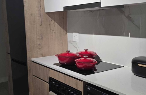Greater Johannesburg Metropolitan Area Apartment | Chic 1-bedroom apartment in welcoming Midrand with fitness room, WiFi