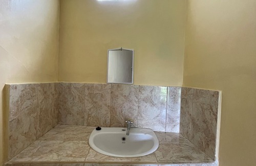 Kutuh Kaja Apartment | Chic 1-bedroom apartment in charming Bali with WiFi, AC. Hot and cold water