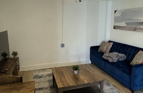 West Dallas Apartment | Chic 1-bedroom apartment with AC, WiFi in fabulous Dallas