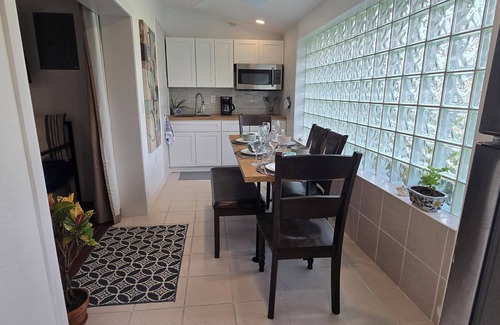 Greater Northdale Apartment | Chic 1-bedroom apartment in cool Tampa with AC