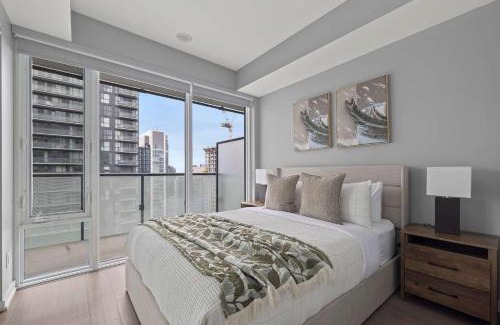 Downtown Toronto Apartment | Chic 1-Bedroom Downtown Toronto Getaway