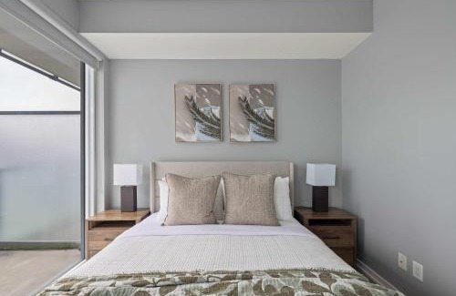 Downtown Toronto Apartment | Chic 1-Bedroom Downtown Toronto Getaway