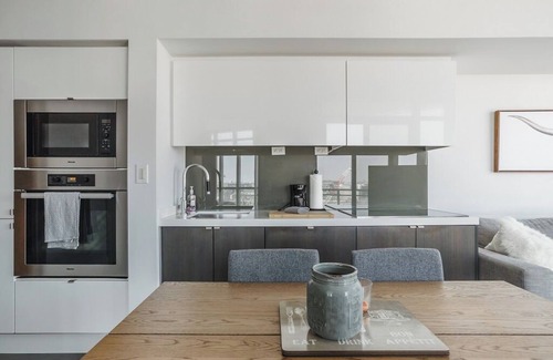 Fort York Hotel | Chic 1-bedroom+Sofabed W/1Bath parking, walk to CN Tower