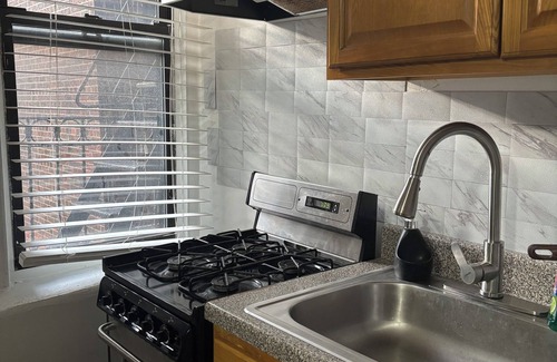 Queens Apartment | Chic 1-bedroom corporate apartment in cool Long Island City with AC