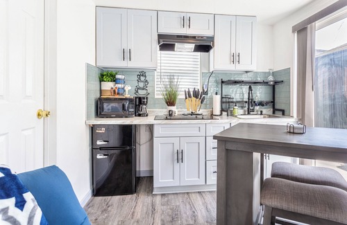 Park Mesa Heights Apartment | Chic 1-bedroom with AC and WiFi in awesome Los Angeles
