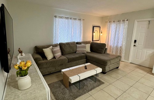 North Central Hollywood Apartment | Chic 1-bedroom with WiFi and AC in welcoming Hollywood 101