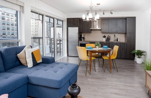 Toronto Entertainment District Condo | Chic 1-BR Condo (4 guests) | Parking included | Toronto Downtown Core