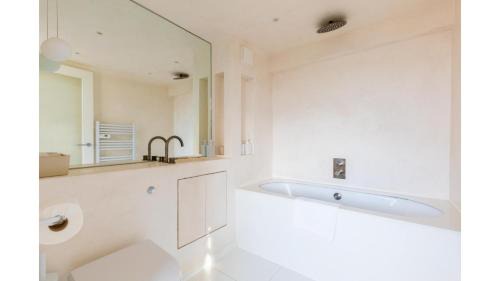 Victoria Apartment | Chic 1BD Warehouse Conversion Hackney