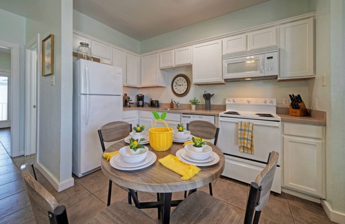 Port Aransas Condo | Chic 1BR Beach Condo | Pool Access + Pet Friendly