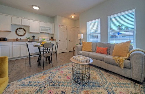 Port Aransas Condo | Chic 1BR Beach Condo | Pool Access + Pet Friendly