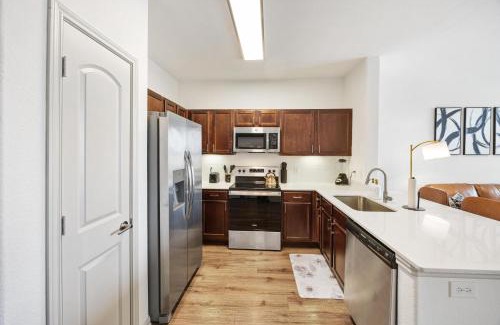 Frisco Apartment | Chic 1BR Frisco Stay, King & Sofa, Pool & Gym