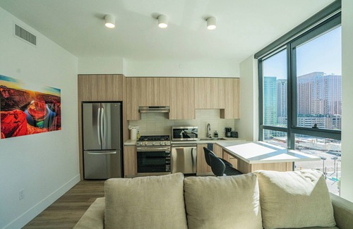 Roosevelt Apartment | Chic 1BR Getaway w/Pool, Gym Access & Rooftop