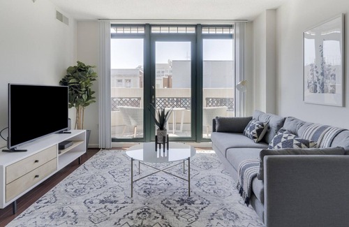Logan Circle Apartment | Chic 1BR in DC near Metro, Gym + Rooftop Pool