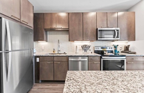 Montopolis Apartment | Chic 1BR king suite close to Downtown w/fast WiFi