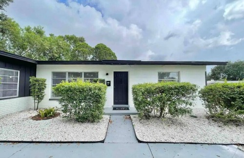 Dover Shores West House | Chic 1BR Orlando Stay | Parking, Wi-Fi + Comfort