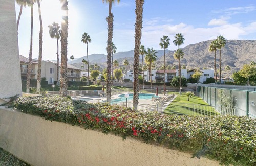 Canyon Corridor Condo | Chic 2/2 Ground Level Condo in South PS