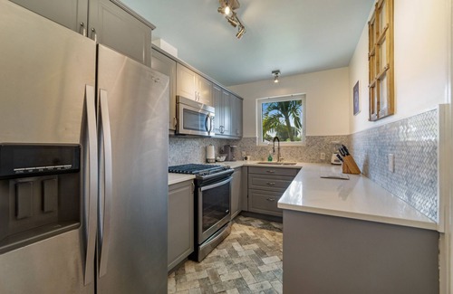 Palm Beach - West Palm Beach House | Chic 2-Bed Oasis in Coveted College Park -Dream Retreat with a Mesmerizing Pool!