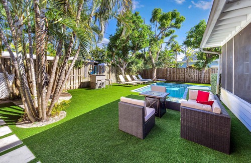 Palm Beach - West Palm Beach House | Chic 2-Bed Oasis in Coveted College Park -Dream Retreat with a Mesmerizing Pool!