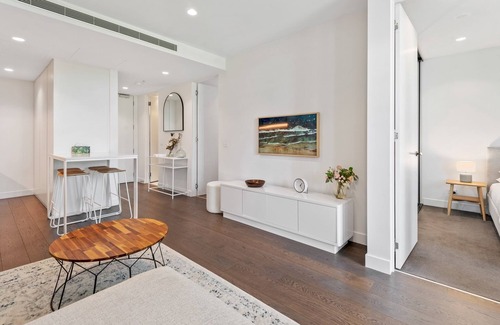 South Yarra Apartment | Chic 2-Bed with Free Parking in South Yarra