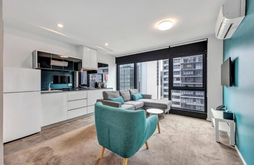 Melbourne Central Business District Apartment | Chic 2 Bedroom Apartment at Beckett Street Melbourne CBD