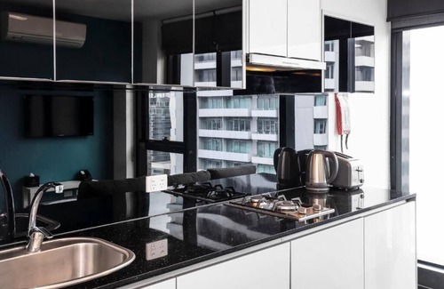 Melbourne Central Business District Apartment | Chic 2 Bedroom Apartment at Beckett Street Melbourne CBD