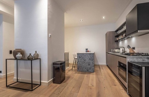 Oude Pijp Apartment | Chic 2-Bedroom Apartment in De Pijp Centrum | Walk to Museums, Cafés & Markets