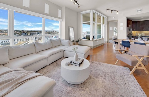 East Village Apartment | Chic 2-bedroom apartment with WiFi, fitness room in fabulous San Diego