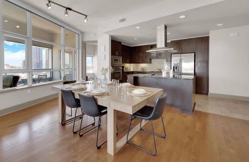 East Village Apartment | Chic 2-bedroom apartment with WiFi, fitness room in fabulous San Diego