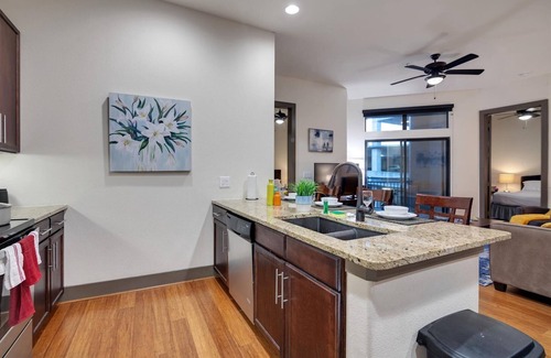 The Galleria Apartment | Chic 2-bedroom apartment wonderful Uptown