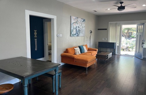 Kessler Apartment | Chic 2-bedroom apartment with WiFi, AC in vibrant Dallas