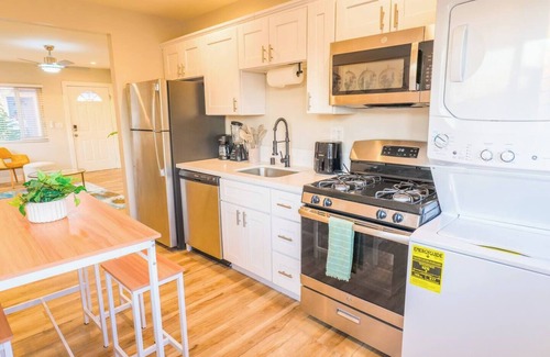 University Heights Condo | Chic 2-bedroom condo in sunny San Diego