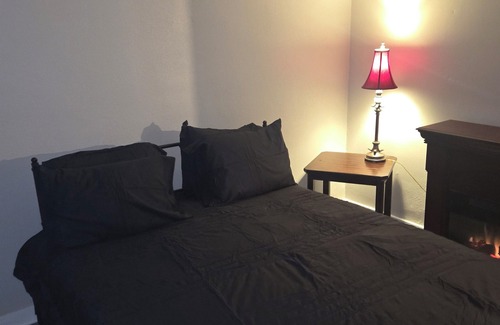 Downtown West Apartment | Chic 2-bedroom DOWNTOWN apartment with fitness room and balcony in vibrant STL