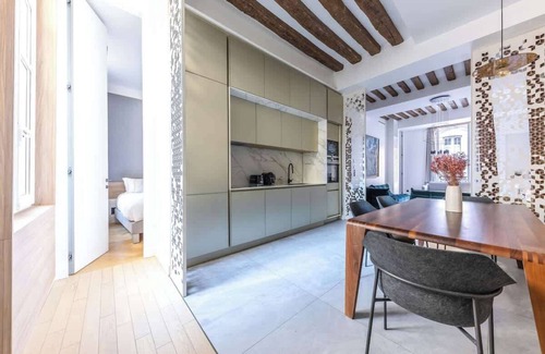 Les Iles Apartment | Chic 2-Bedroom Haven