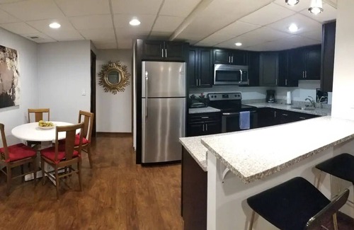 Sheffield Neighbors Apartment | Chic 2-bedroom in center of Lincoln Park/Depaul/Wrigley + Parking