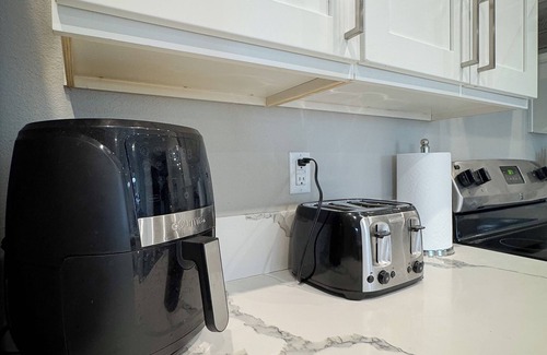 Seven Hills Apartment | Chic 2-bedroom with AC and WiFi in peaceful Henderson