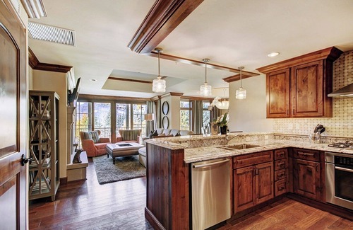 Vail Condo | Chic 2 BR+Den Ritz-Carlton Condo with Valley Views by RedAwning - Save 20% on 7+ Nights!