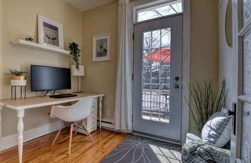 Cote-Des-Neiges—Notre-Dame-De-Grace Apartment | Chic 2BD Condo ★ 10/10 Walkscore ★ Free Parking ★ 2 Blocks from Snowden Metro