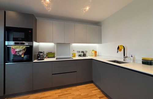 St. Mary's Park Apartment | Chic 2BD Flat with Private Balcony in Battersea