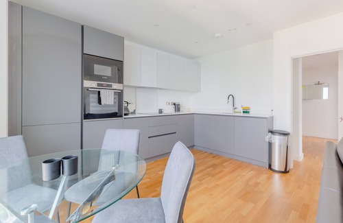 St. Mary's Park Apartment | Chic 2BD Flat with Private Balcony in Battersea